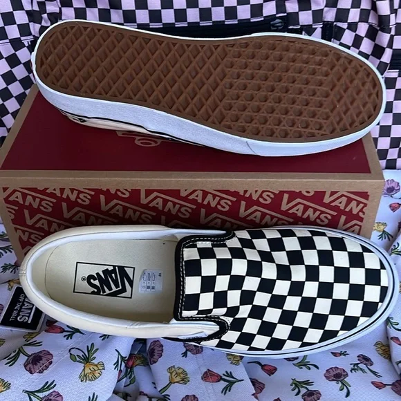 Vans WMNS Classic Slip-On
Biks.Whichckerboard/Wht
VN000EYEBWW
Sneakers - Picture 4 of 16